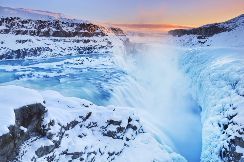 Contempler les cascades d'eau glac&eacute;es