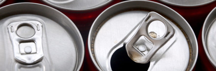 Pas si &quot;bas de gamme&quot;... Voici pourquoi il vaut mieux boire la bi&egrave;re en canette qu'en bouteille