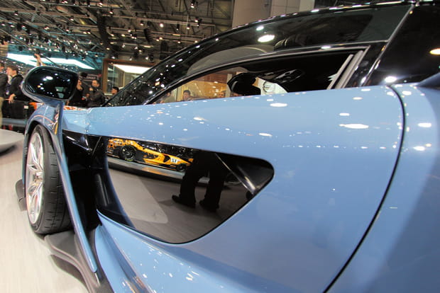 Ce cockpit transparent fait de l'effet