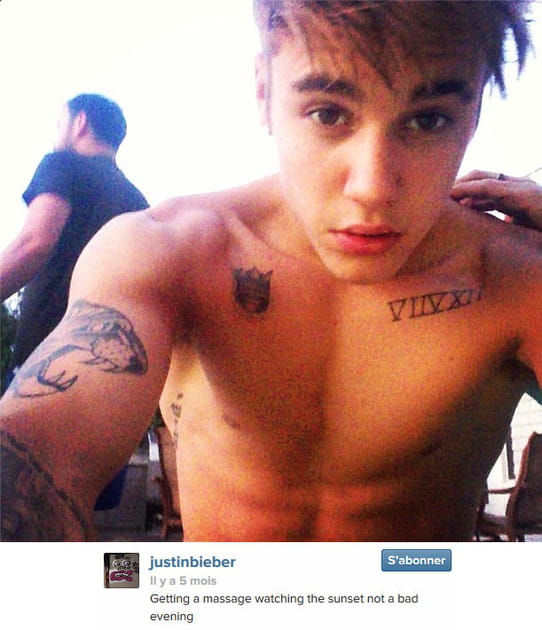 Justin Bieber tombe la chemise