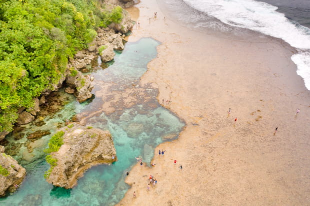Voyage à Siargao, l'île paradisiaque des Philippines : nager dans les Magpupungko Rock Pools