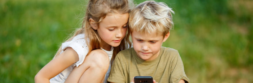 Un nouveau d&eacute;lit pour sanctionner les parents qui laissent leur enfant utiliser leur t&eacute;l&eacute;phone sans limite&nbsp;? Une lourde peine envisag&eacute;e