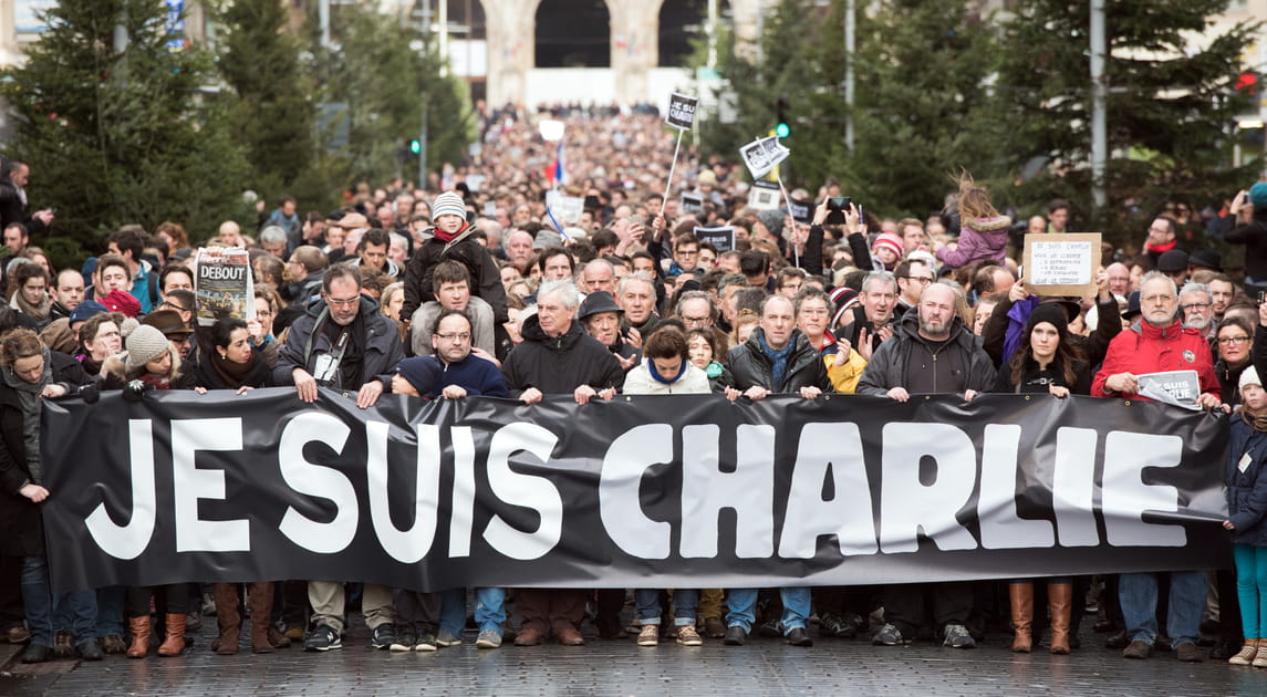 Lille, les manifestants derri&egrave;re une banni&egrave;re &quot;Je suis Charlie&quot;