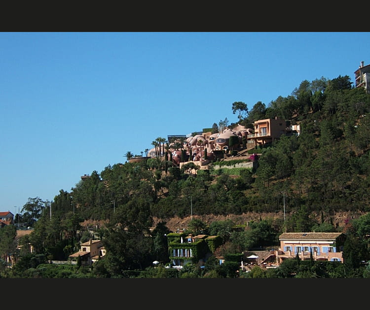 Le Palais Bulles de Th&eacute;oule-sur-mer