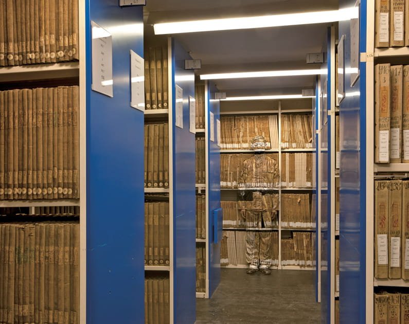 Dissimul&eacute; dans les Archives de Paris