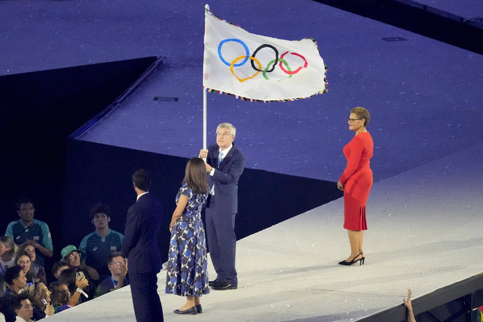 La passation du drapeau