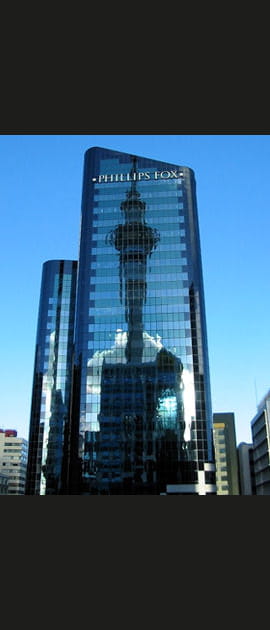 Les majestueuses tours Phillips Fox et la Sky Tower