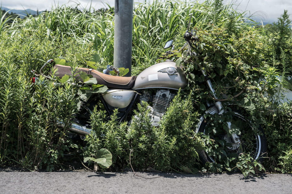 Moto abandonn&eacute;e