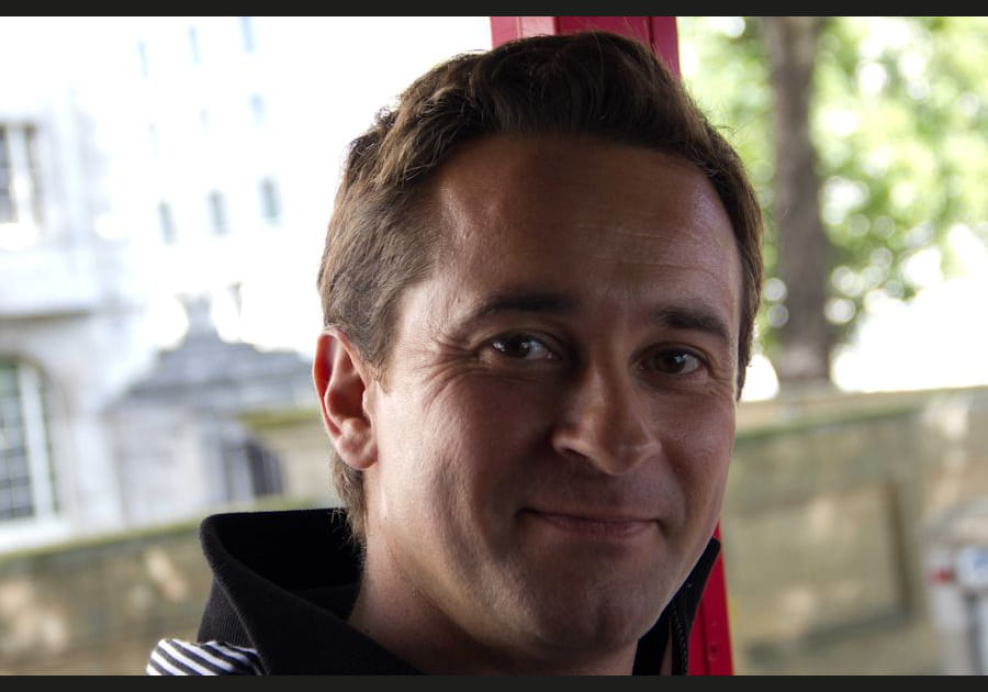 Nathana&euml;l de Rincquesen face &agrave; un journaliste impatient