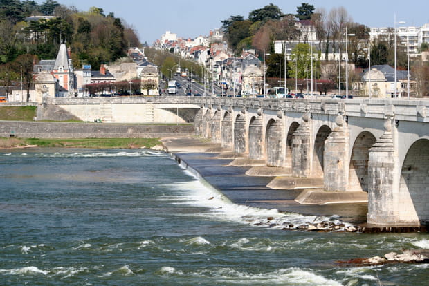 Tours et son pont de la loire, Indre-et-Loire
