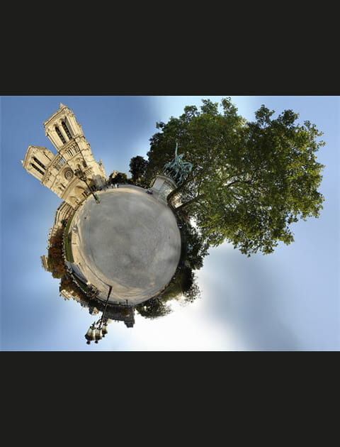 Plan&egrave;te Notre-Dame