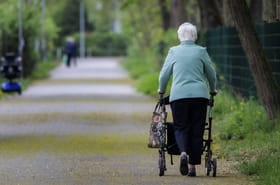Il touche la pension de retraite de sa m&egrave;re &agrave; sa place pendant des ann&eacute;es, la police n'est pas au bout de ses surprises
