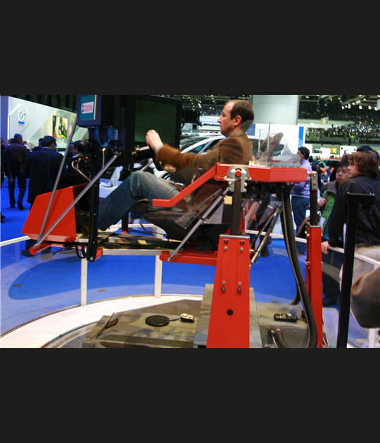 Pilotage virtuel sur le stand de Ford