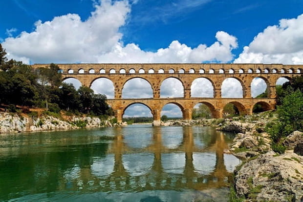 Le pont du Gard, vestige emblématique de l'art romain