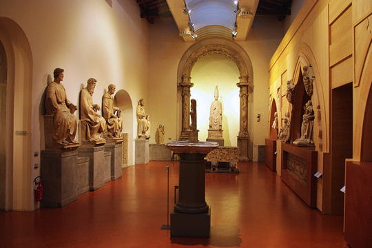 Sous le regard des papes