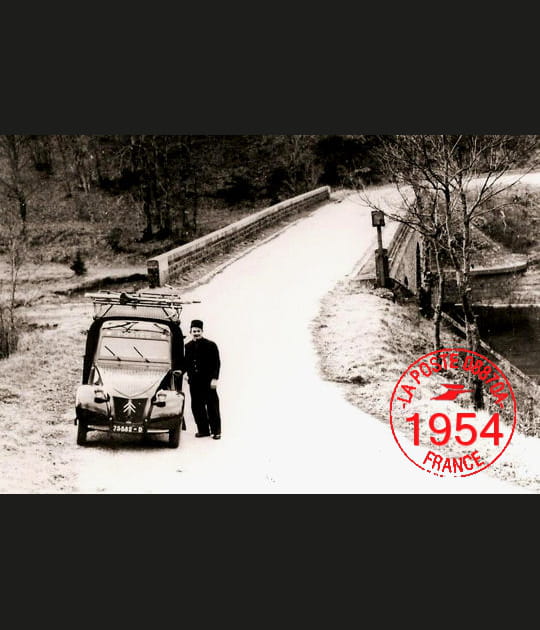 En 1954, la distribution du courrier en voiture se&nbsp;g&eacute;n&eacute;ralise...