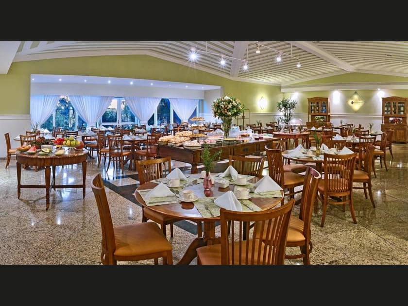 Un restaurant spacieux