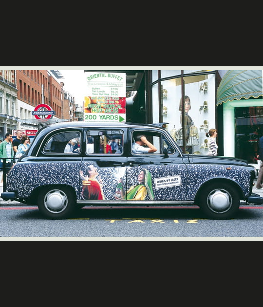 Un black cab publicitaire