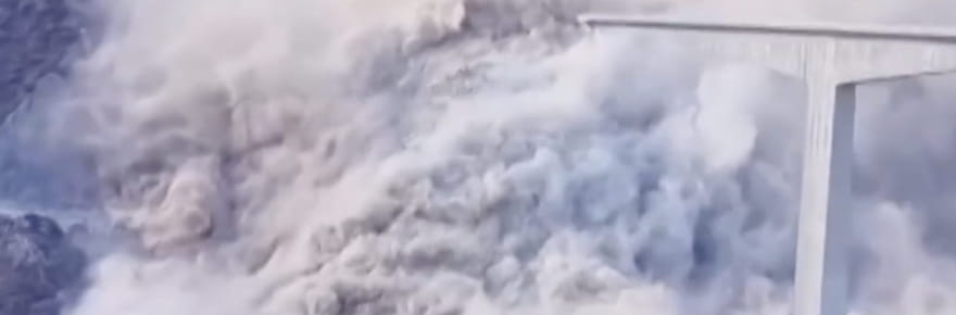 Effondrement d'un pont en Chine&nbsp;: des images stup&eacute;fiantes, on en sait plus sur cette d&eacute;molition soudaine