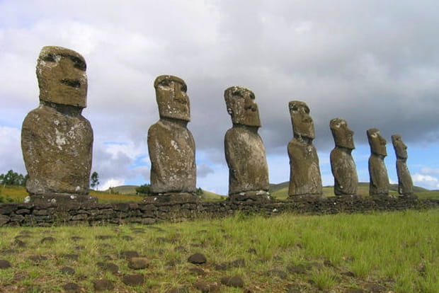 Les énigmatiques statues moais