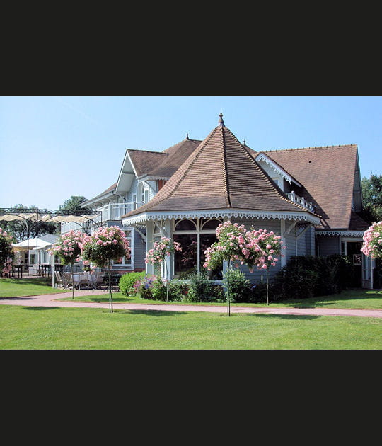Le Colonial Country Club