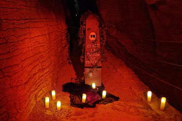 Rituel "Balmoween" au cœur des Grottes de la Balme en Isère