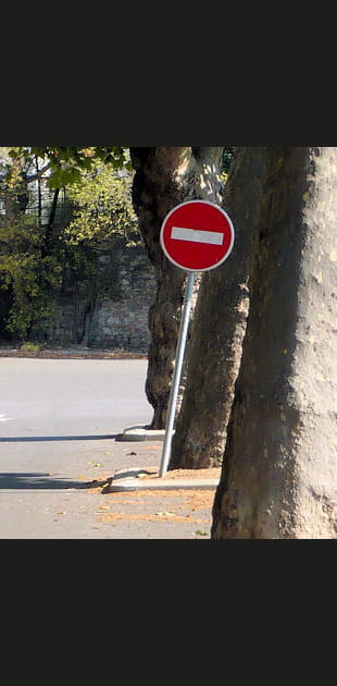 Sens interdit de travers