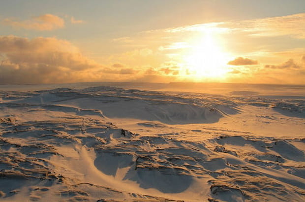 Coucher de soleil sur les glaces