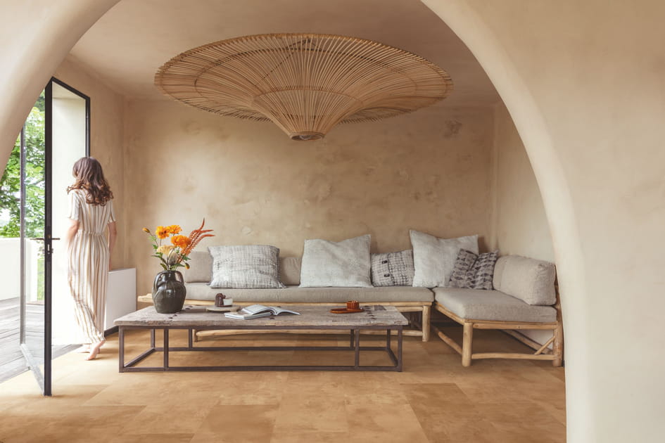 Un sol couleur terre cuite pour un int&eacute;rieur chaleureux