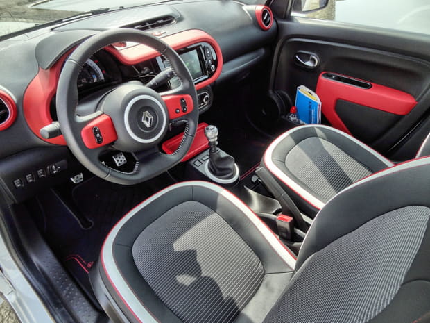 Belle à l'extérieur et à l'intérieur