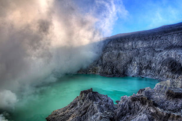 Un lac acide sur l'île de Java