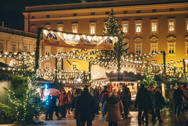 Ces lieux où s'imprégner de la magie de Noël : sur la Place de la Cathédrale de Salzbourg
