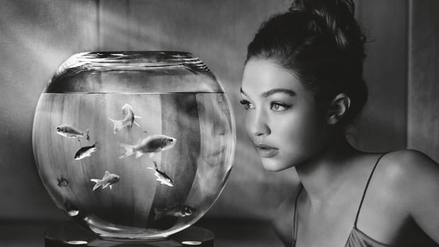 Gigi Hadid, mélancolique dans le Calendrier Pirelli 2019
