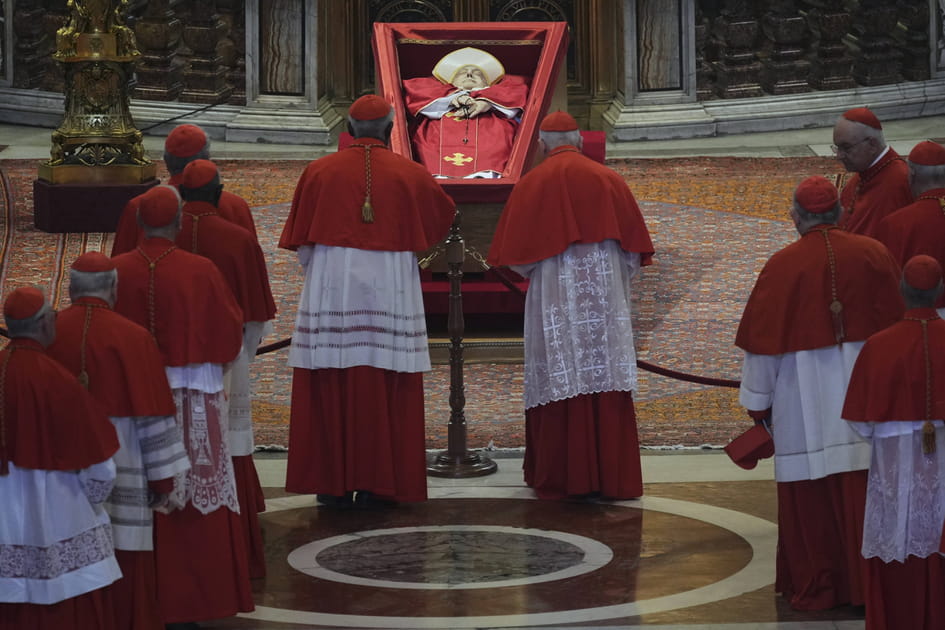 Les cardinaux rendent hommage au pape Fran&ccedil;ois