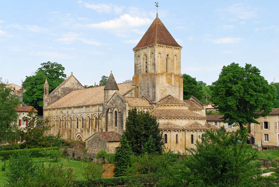 L&rsquo;&eacute;glise Saint-Hilaire en Poitou-Charentes