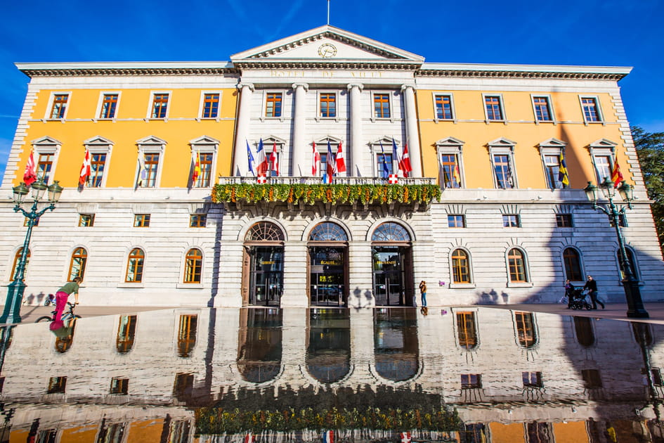 L'h&ocirc;tel de ville d'Annecy, une architecture n&eacute;oclassique
