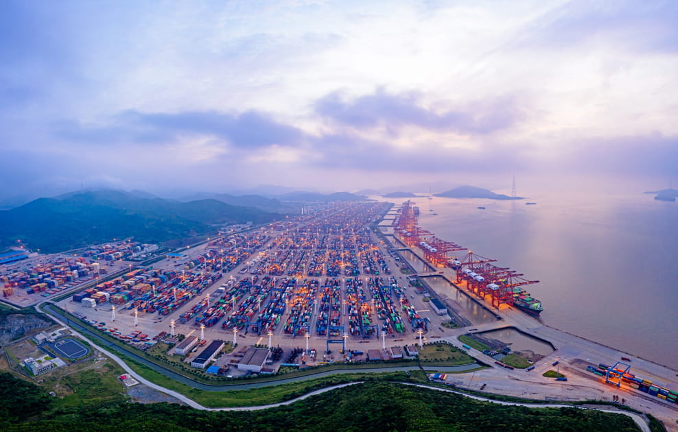 Shanghai, leader mondial des ports de conteneurs