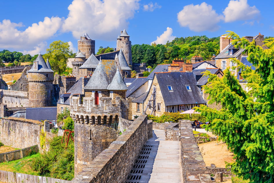 Foug&egrave;res, un ch&acirc;teau et un quartier m&eacute;di&eacute;val populaire en Ille-et-Vilaine