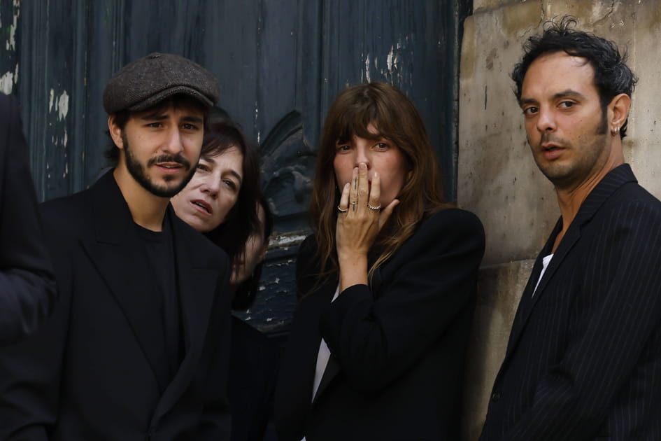 Lou Doillon et Charlotte Gainsbourg pleurent leur m&egrave;re