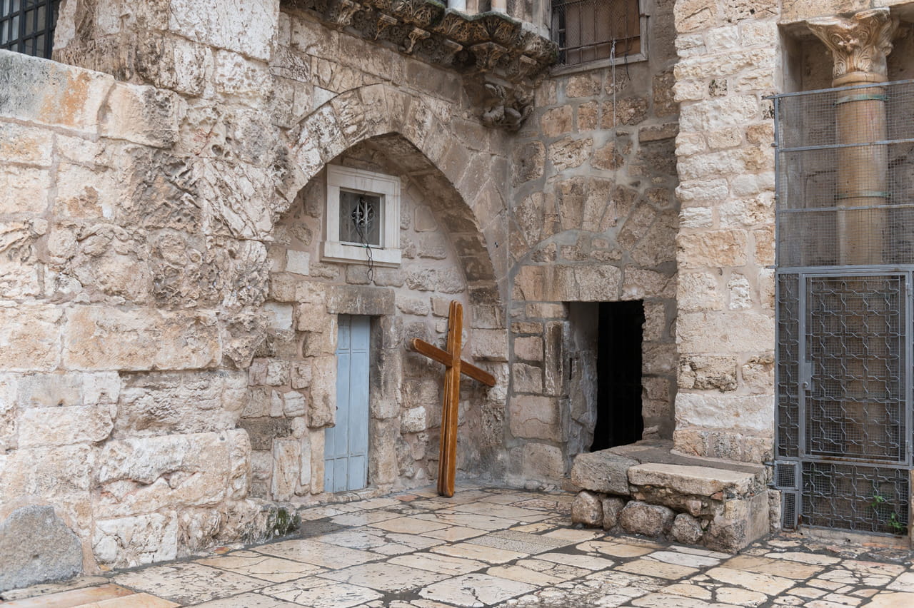 Le tombeau de Jésus pourrait s'y trouver : les archéologues s'interrogent sur un jardin vieux de 2 000 ans sous une église