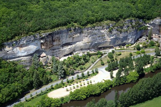 Les Eyzies au vallon de Gorge d'Enfer
