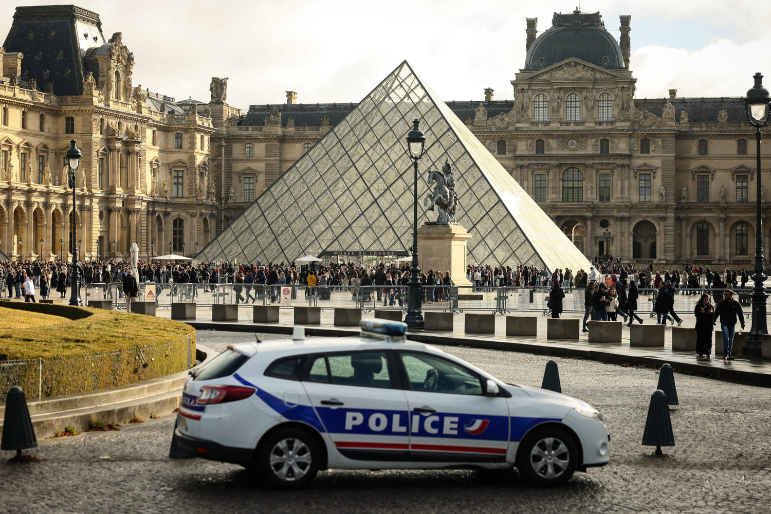 Vol du Louvre : l'enquête rebondit encore, gros coup de la police