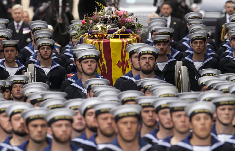 142&nbsp;marins de la Royal Navy