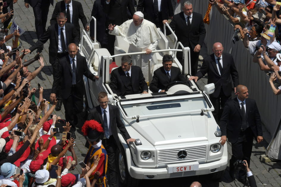 La Mercedes Classe G Papamobile du Pape Fran&ccedil;ois