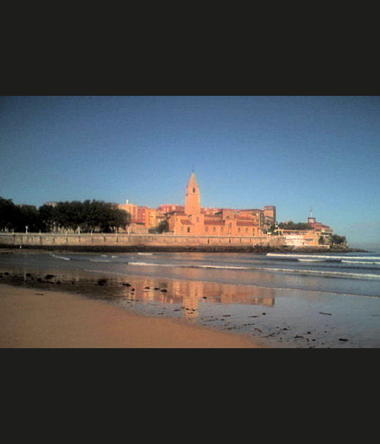 Le clocher sur la mer