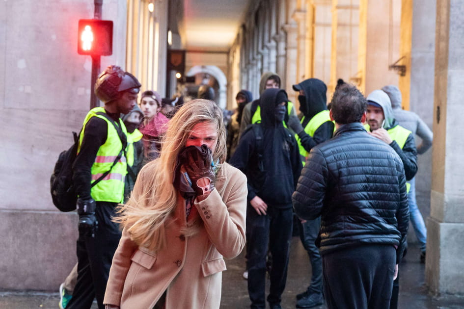 Gilets jaunes&nbsp;: les images choc &agrave; Paris