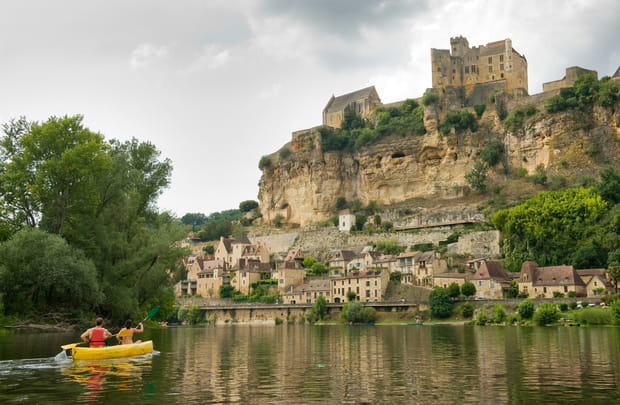 Beynac-et-Cazenac, sur les bords de la rivière Dordogne