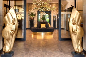 &Eacute;lu &quot;h&ocirc;tel de luxe le plus romantique de la plan&egrave;te&quot;, il est nich&eacute; en France dans un endroit insoup&ccedil;onn&eacute;