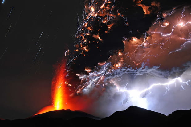 Le mont Shinmoedake au Japon