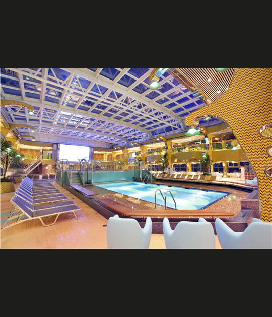 Deux piscines couvertes